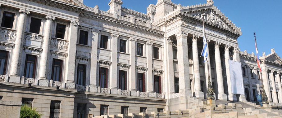 Uruguay: How Governance Drives Fundamentals, Sovereign Ratings, and Credit Risk Premium